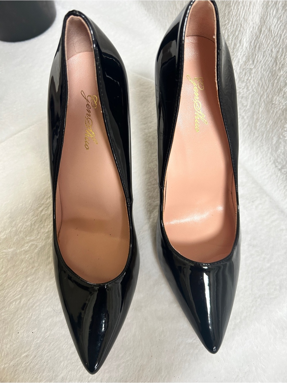 GenShuo Women's Black Patent Pointed-Toe Pumps